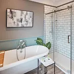 Host & - The Railman's House York