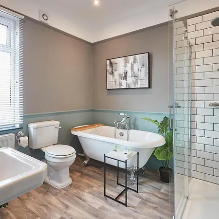 Host & - The Railman's House York