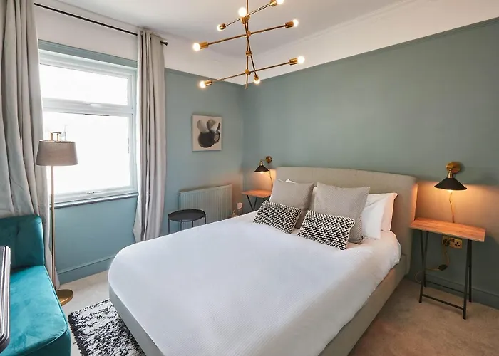 Host & - The Railman's House York