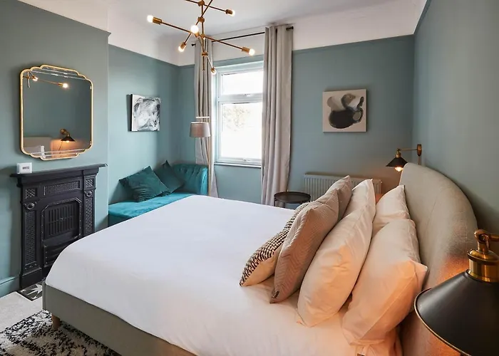 Host & - The Railman's House