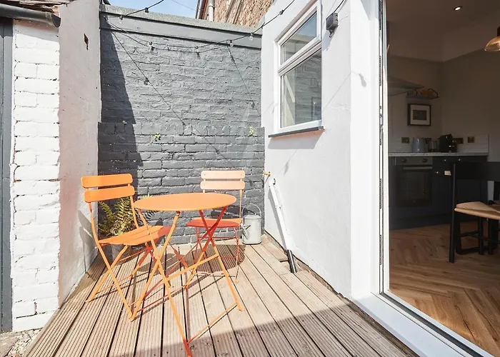 Host & - The Railman's House